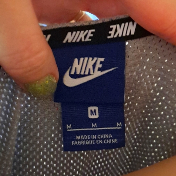 Mens Nike Legend Sleeveless Crew Neck Grey Tee with Upper Back Mesh Panel - Picture 7 of 9